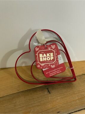 The Bake Shop 3-Piece Red Heart Cookie Cutter Set - NWT